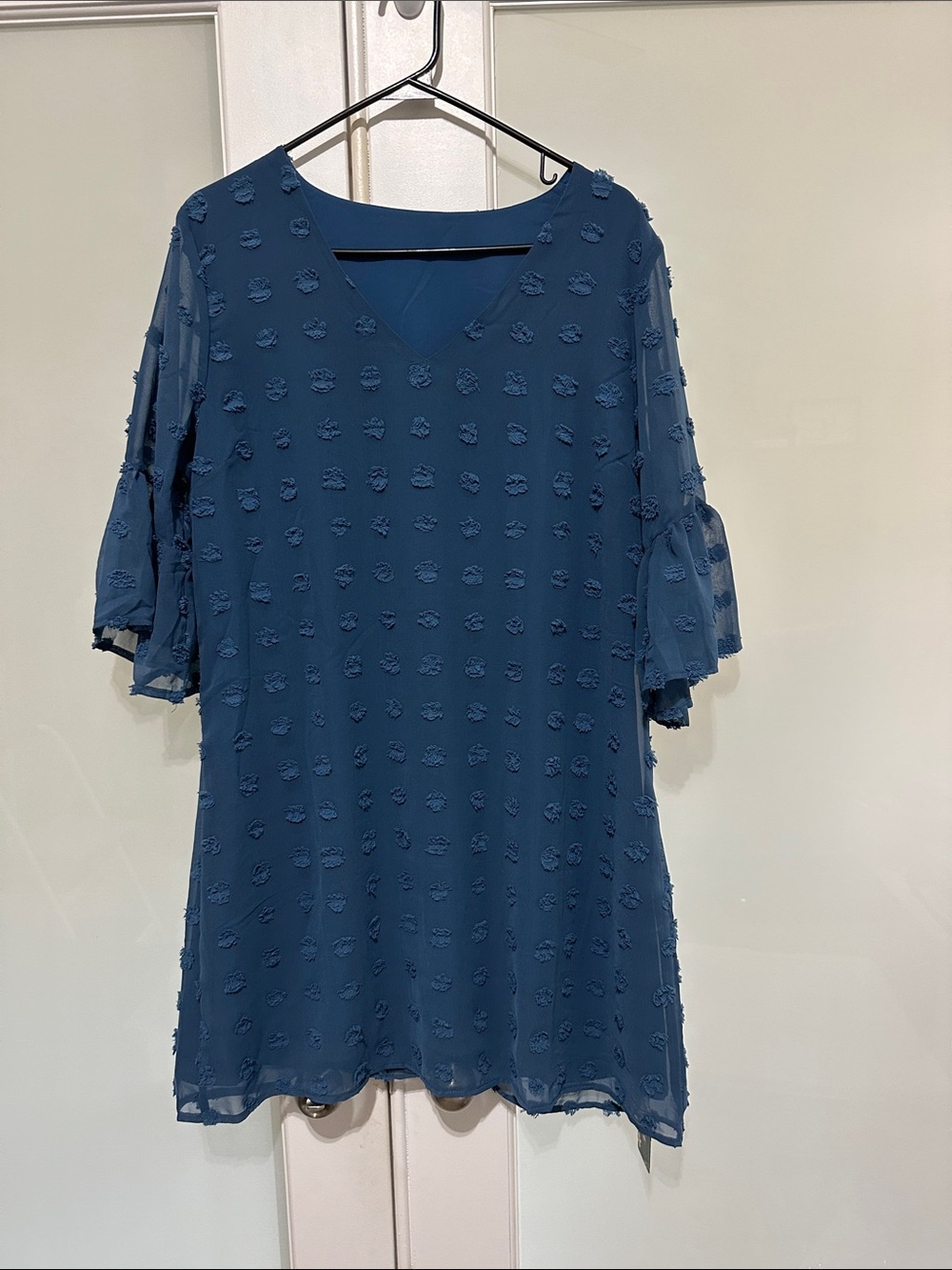 Blooming Jelly Women's Navy Textured V-Neck Dress
